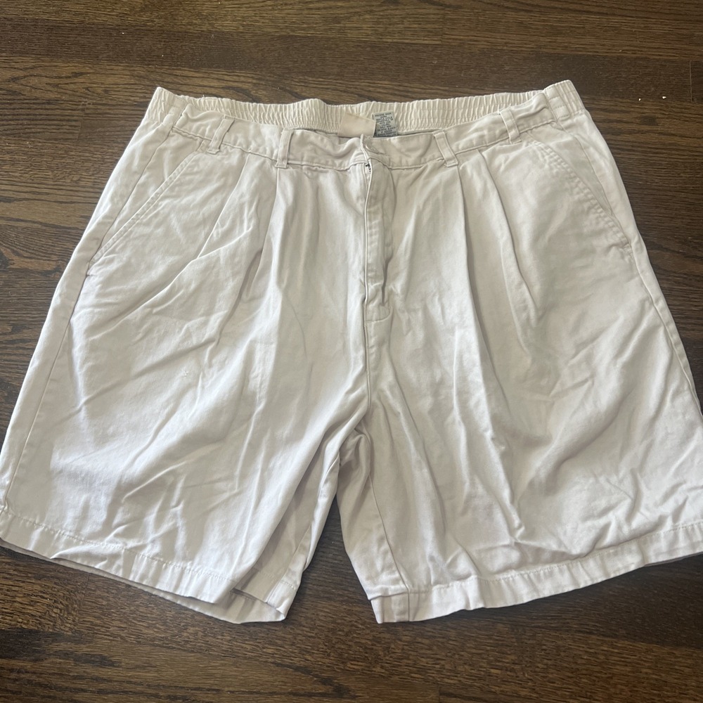 VTG Cherokee Men's Khaki Shorts Tan (pleated) Size 40